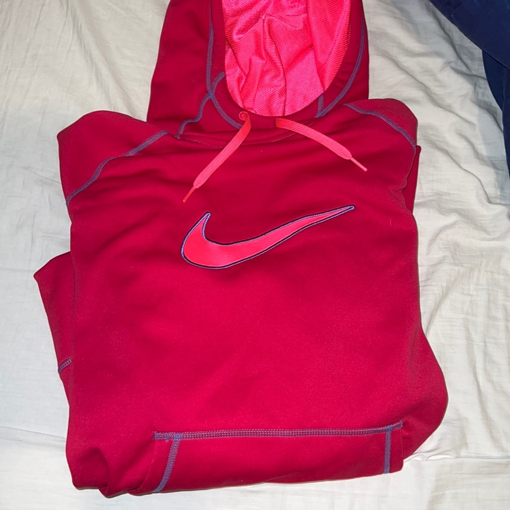 Size XL. Women’s Nike sweatshirt